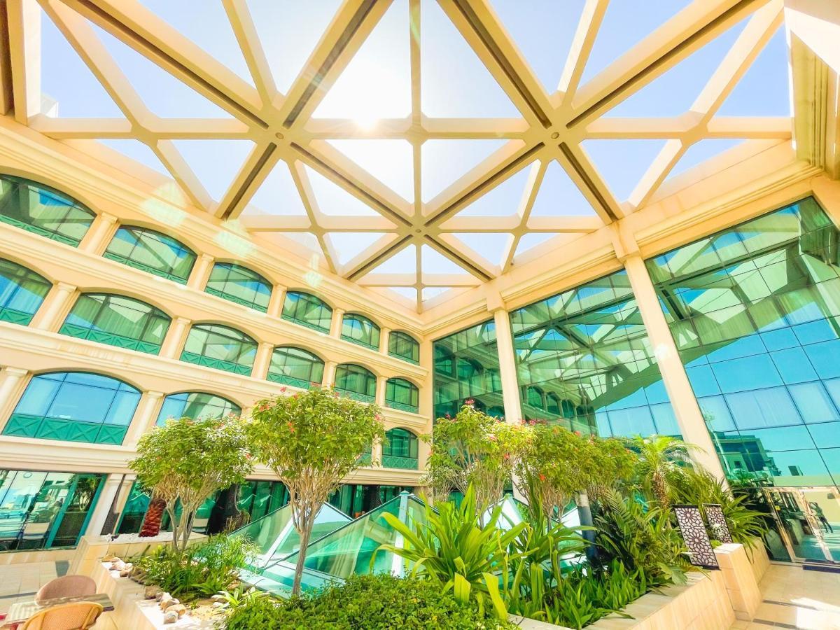 Hôtel Movenpick Grand Al Bustan à Dubaï Extérieur photo