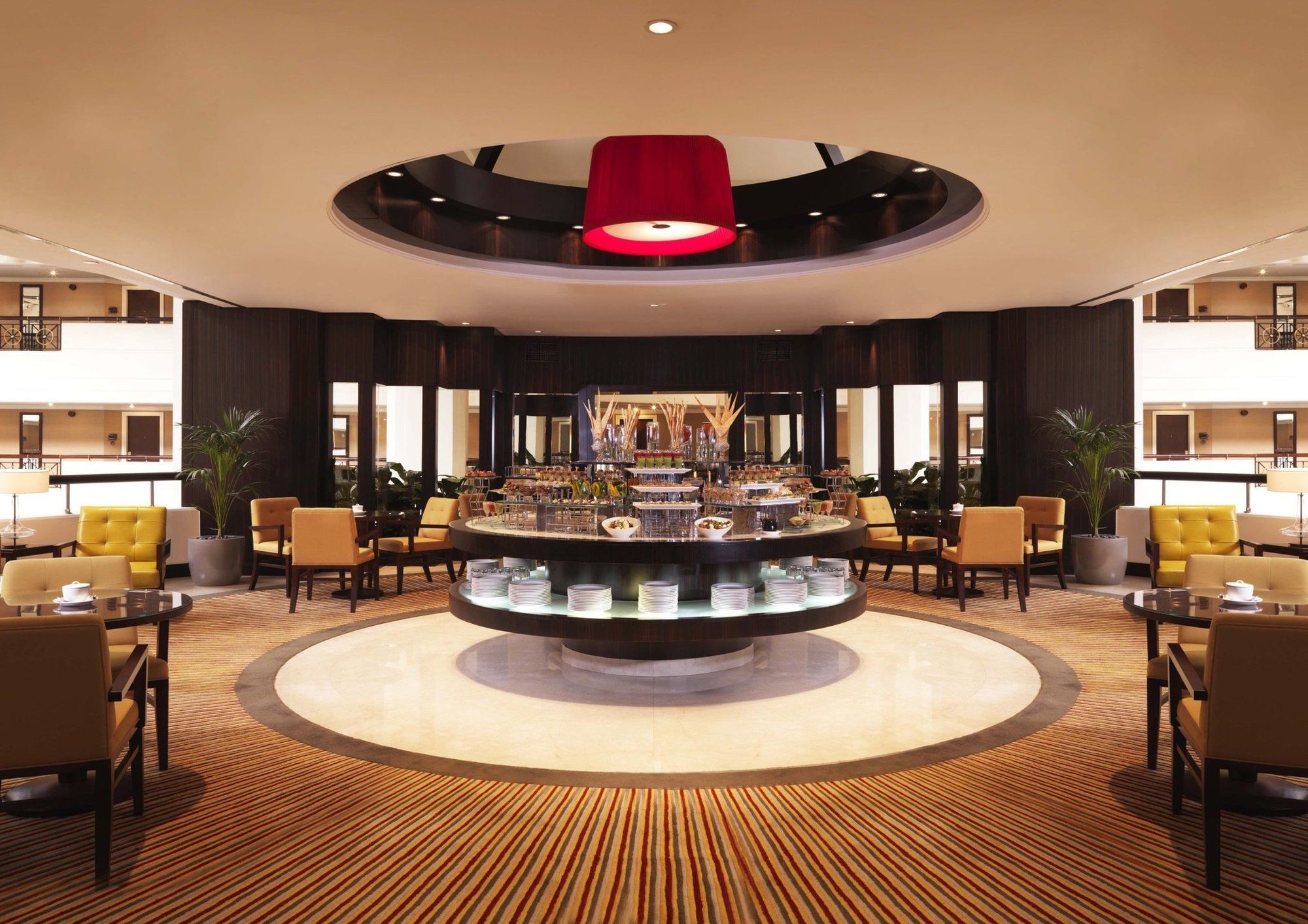 Hôtel Movenpick Grand Al Bustan à Dubaï Restaurant photo